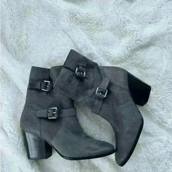 Michael Kors Grey Buckle Women’s‎ Sz 9 Leather Boots - Picture 1 of 6